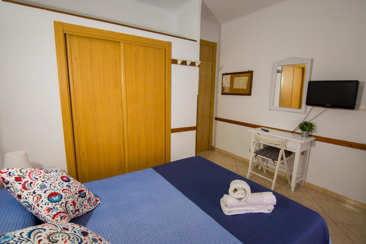 Hostal Guillot Торемолинос Екстериор снимка