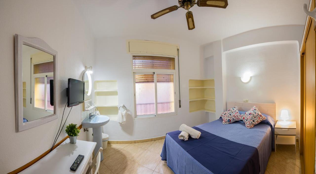 Hostal Guillot Торемолинос Екстериор снимка